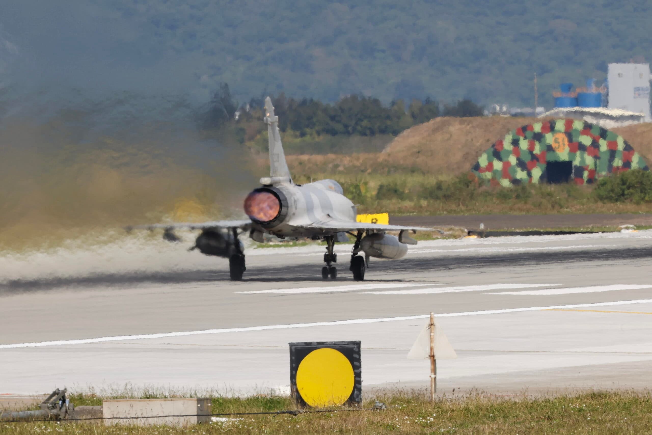 Un caccia Mirage si schianta nei pressi di Nancy, almeno un morto