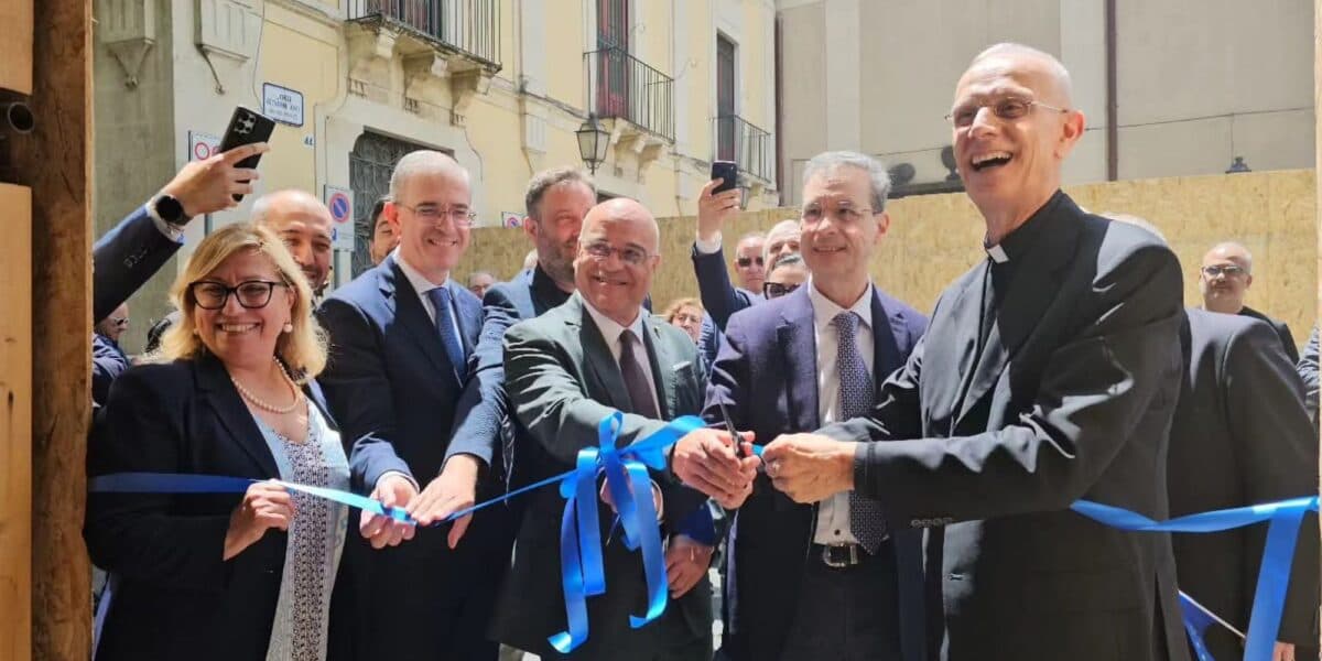 Acireale è la prima diocesi d'Italia che attiva l’Antenna Europe Direct. Il video