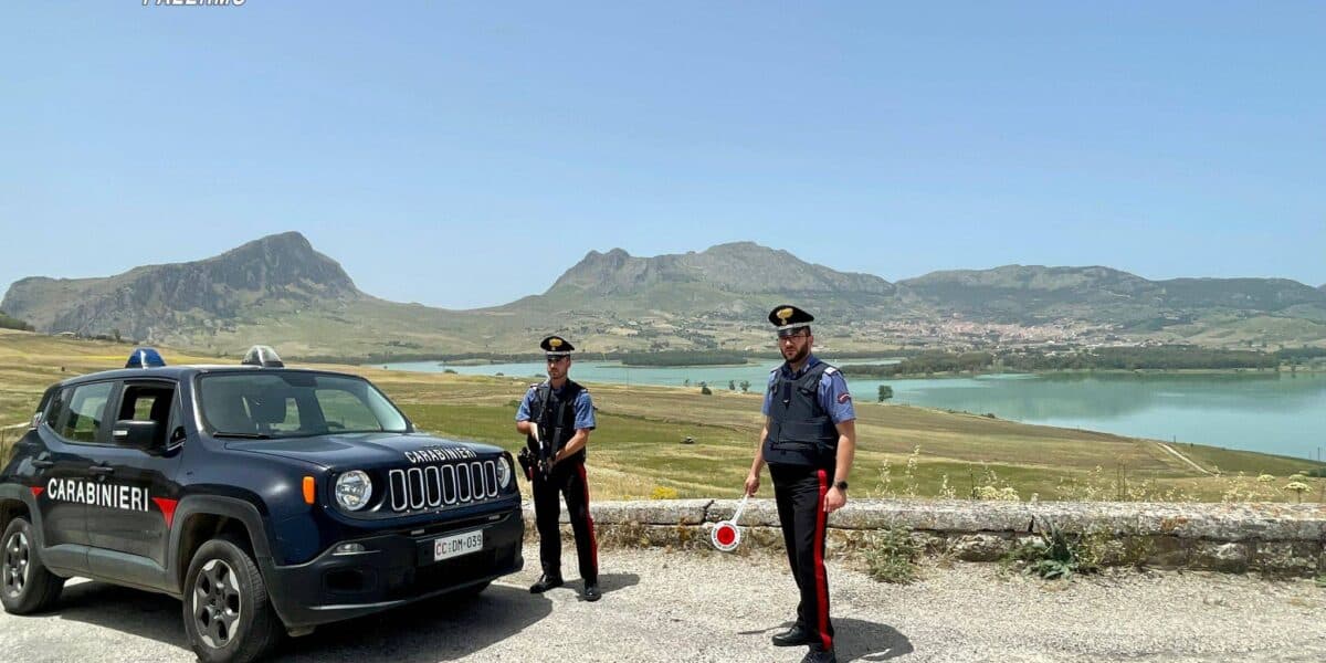 Piana degli Albanesi, approfitta della chiesa vuota e ruba le offerte: denunciato