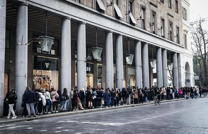 Shein, il gigante cinese del fast-fashion crolla dell'11,7% a Hong Kong dopo il calo degli utili