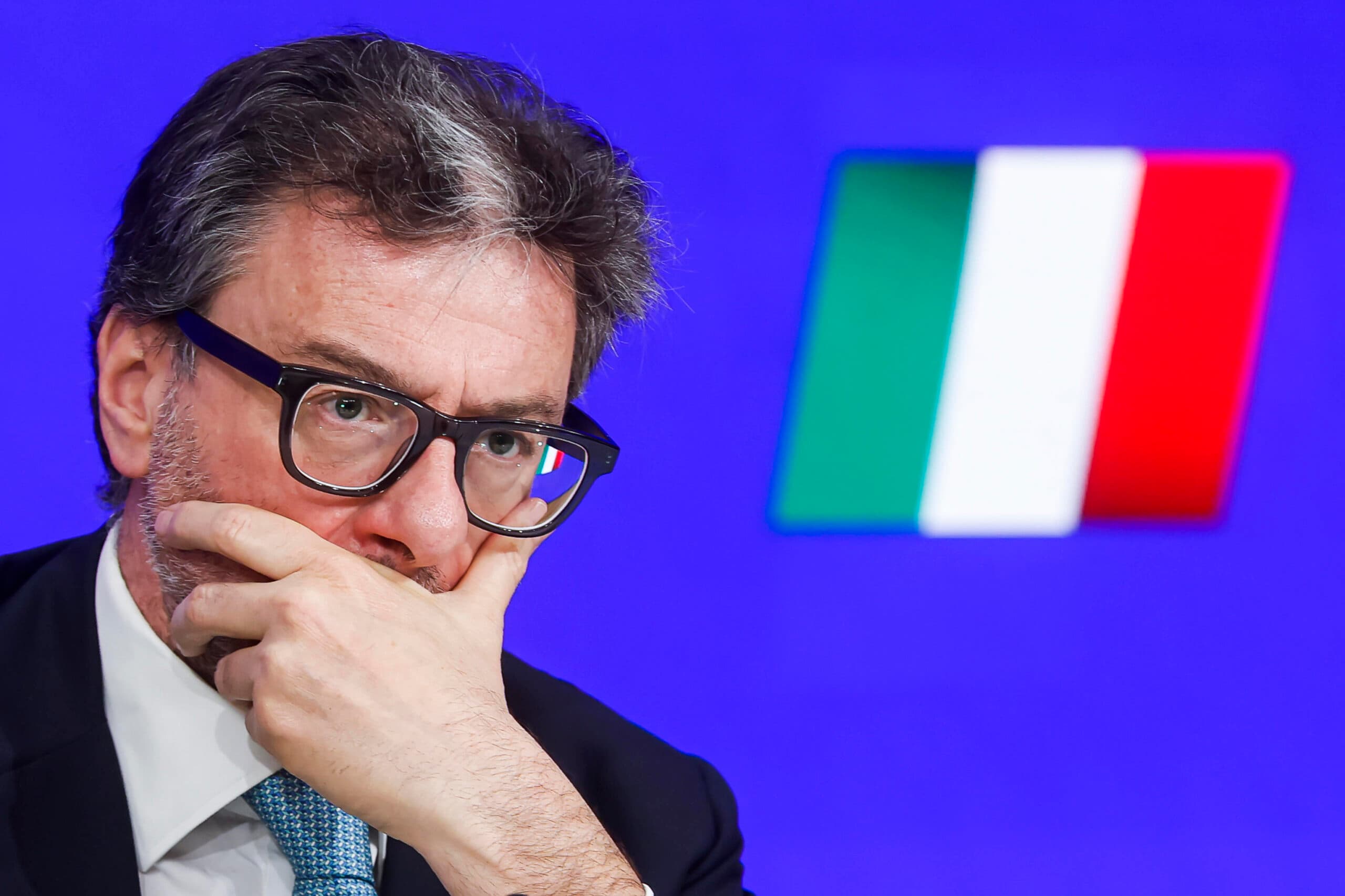 Manovra, c'è la flat tax per i giovani. Sull'Irpef si tratta ancora