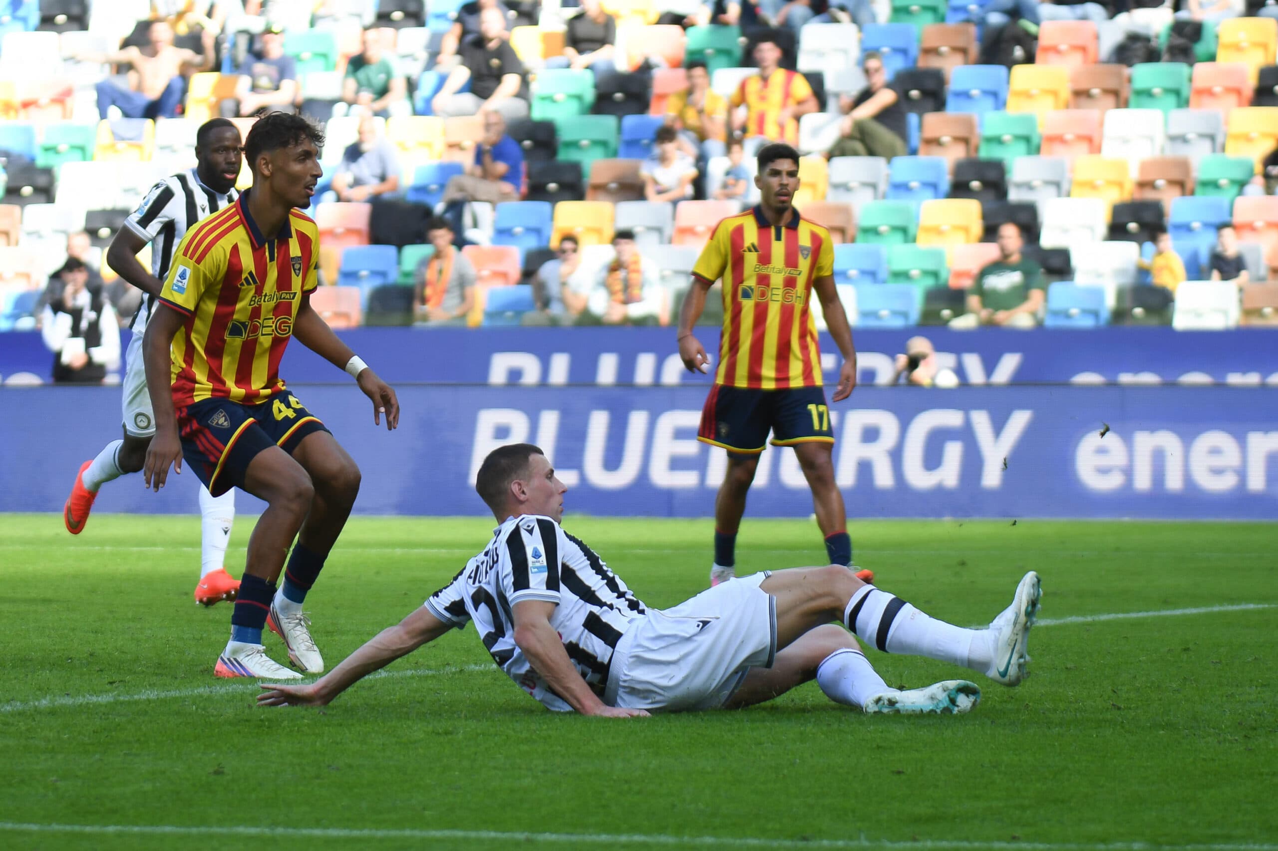 Udinese nel baratro, il Lecce cala il tris: fischi e contestazione