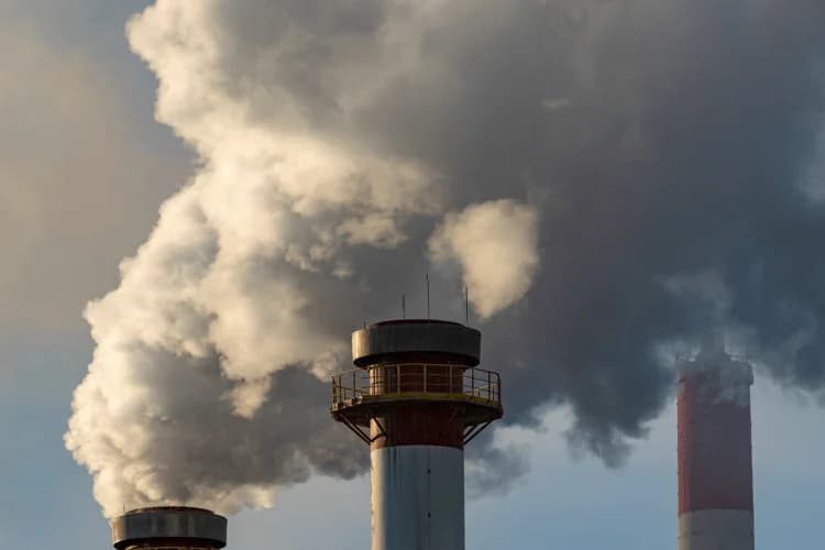 Clima, avvertimento Onu: emissioni al massimo nel 2025, rischio di un aumento di 2,8°C entro il 2100