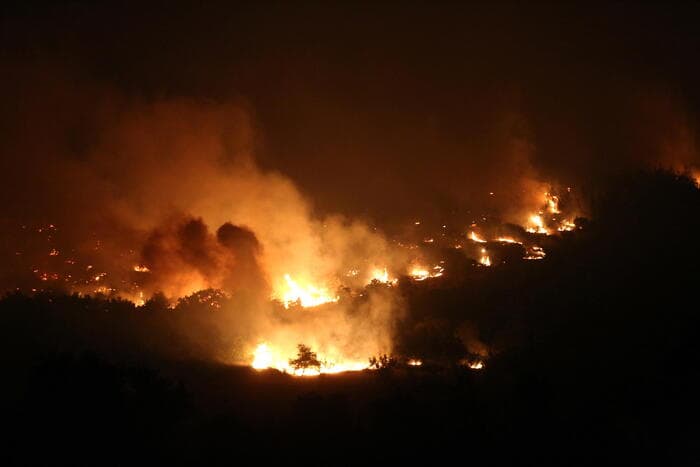Incendi, oltre 300mila in fuga in Francia e Spagna