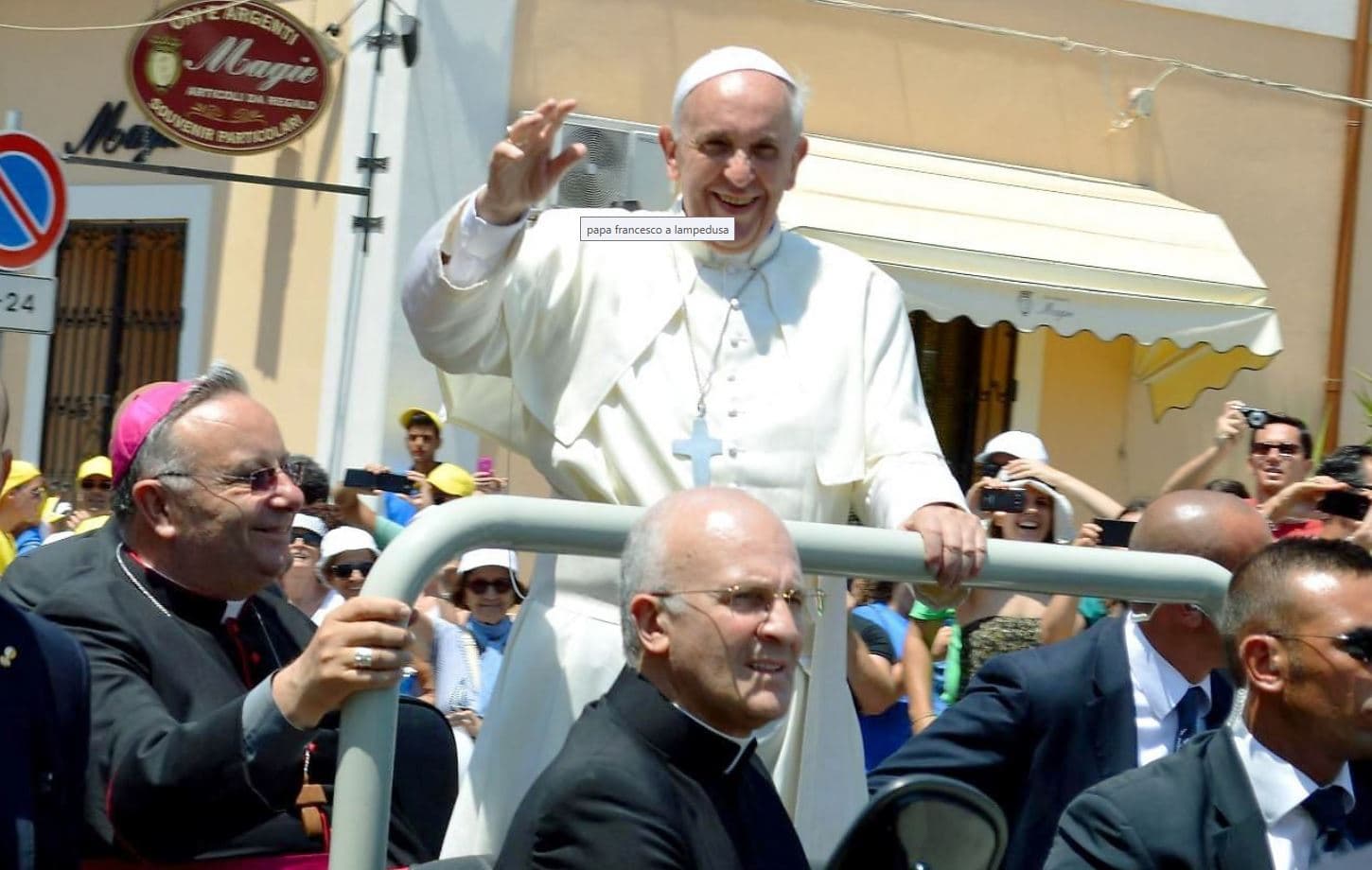 Lampedusa, pronta la storica «papamobile» che accompagnò anche Papa Francesco