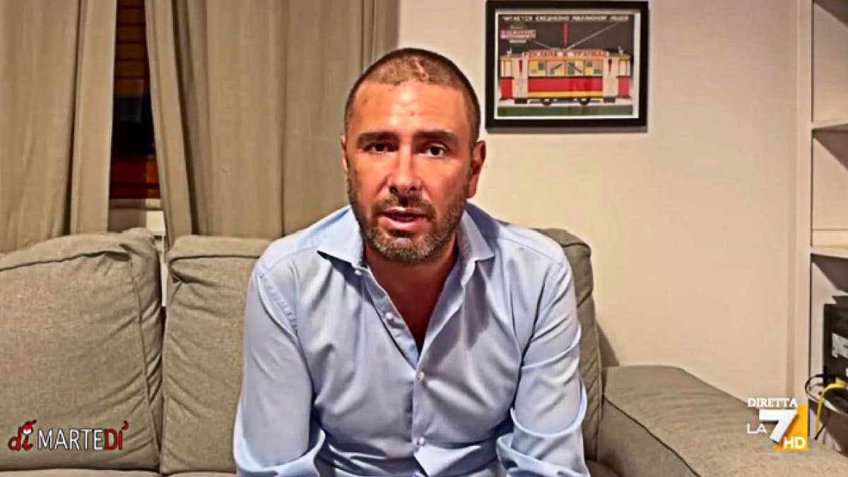 Alessandro Di Battista riappare in video dopo il malore a Cuba: «Mi sento meglio, presto spiegherò tutto»