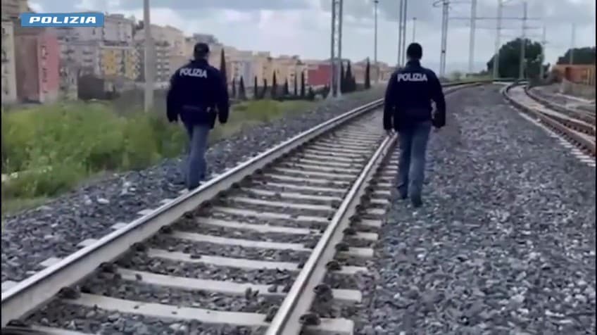 Treno investe una persona sulla Messina-Palermo, il ferito in ospedale