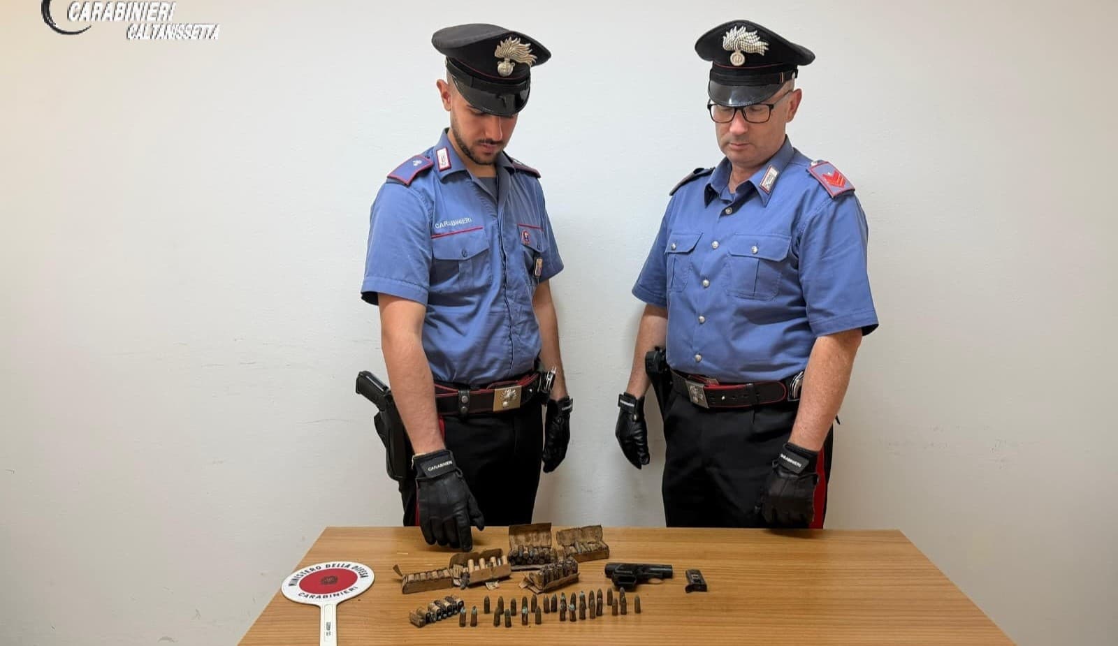 Niscemi, trovato con una pistola e 152 cartucce: arrestato 32enne