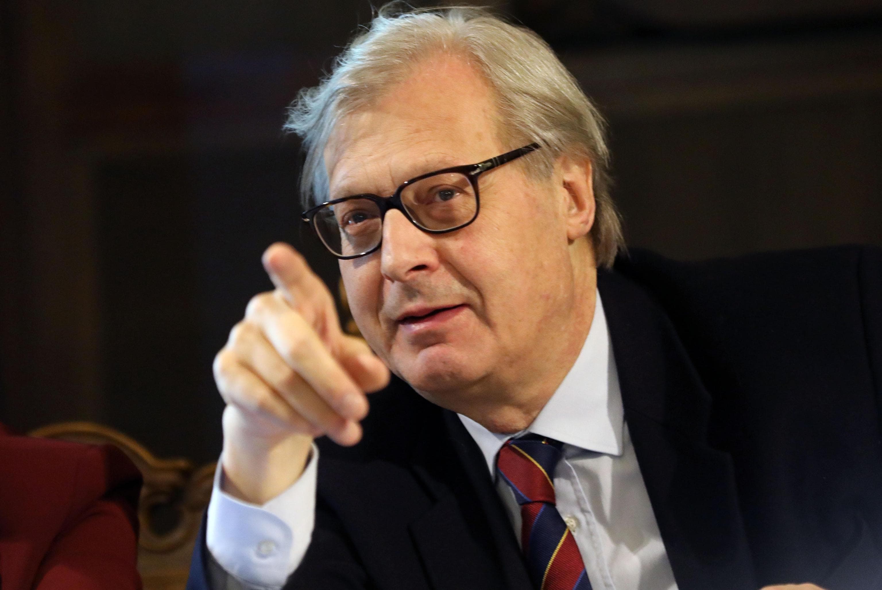 Sgarbi resta ricoverato in terapia intensiva al Gemelli