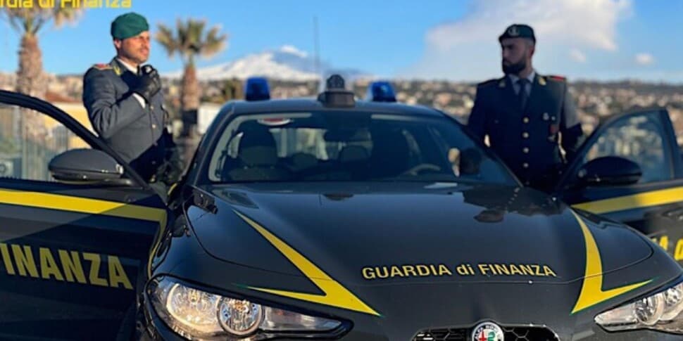 Finanziere arrestato ad Acireale, prendeva soldi per ridurre le cartelle esattoriale