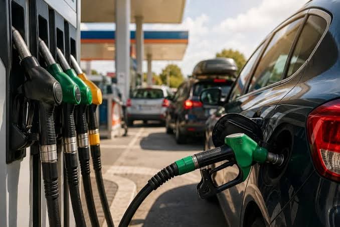 Ferragosto: rincari sui carburanti, benzina quasi a 2 euro e diesel oltre 2,08