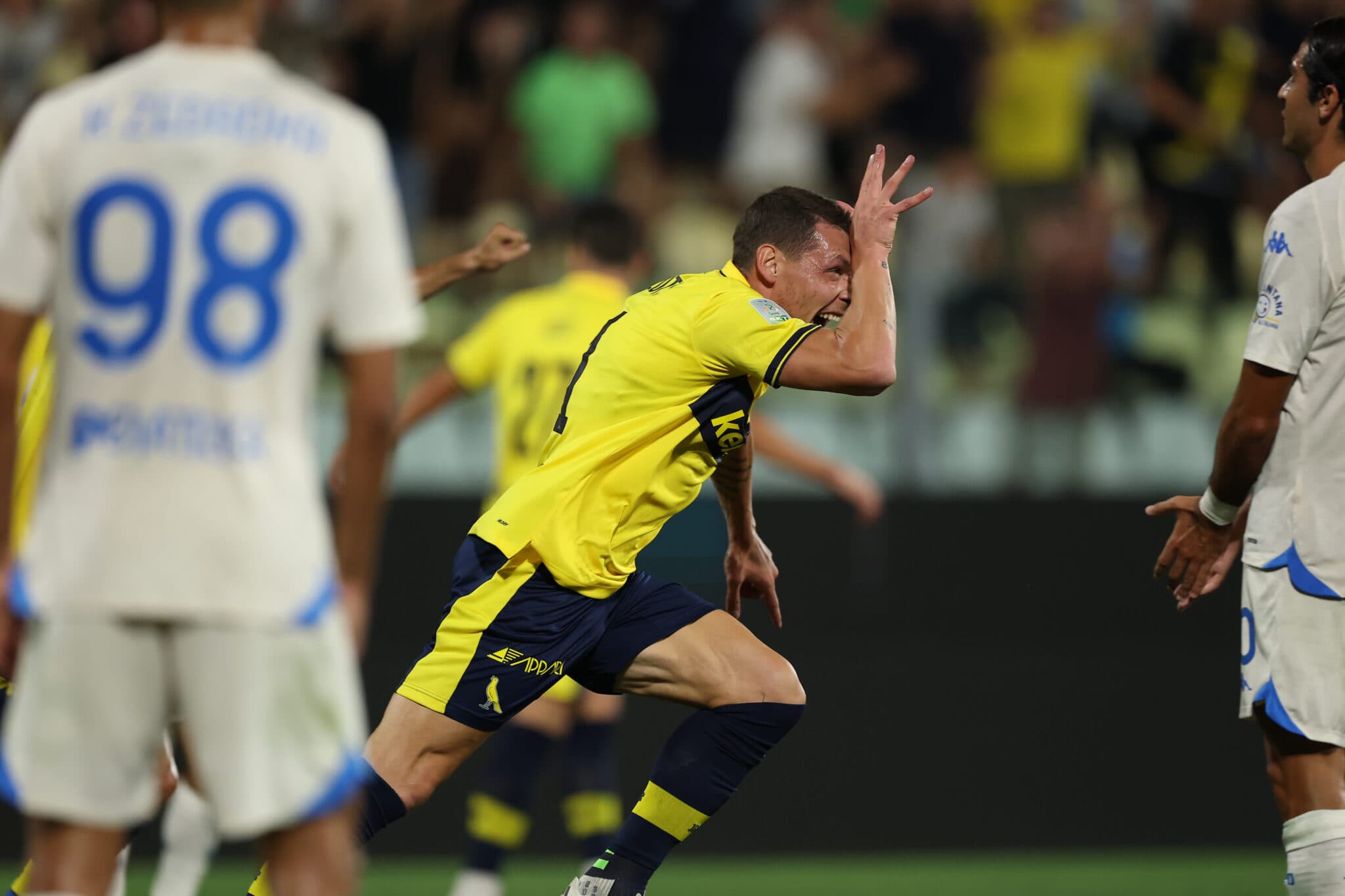 Colpi di Entella e Carrarese, al Modena non basta Belotti
