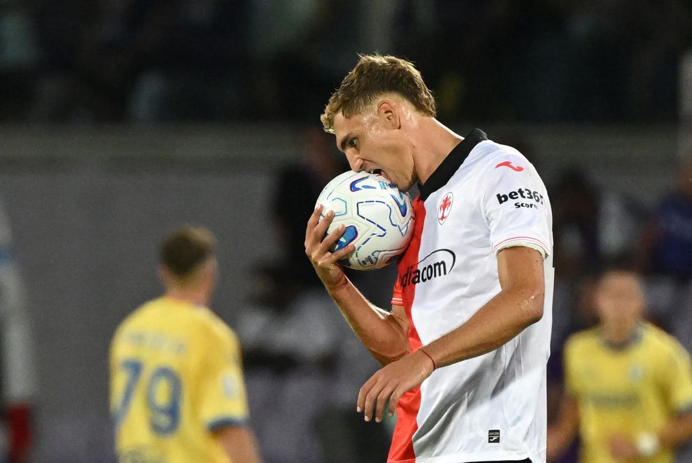 Fiorentina travolta in casa dal Frosinone nel giorno del centenario