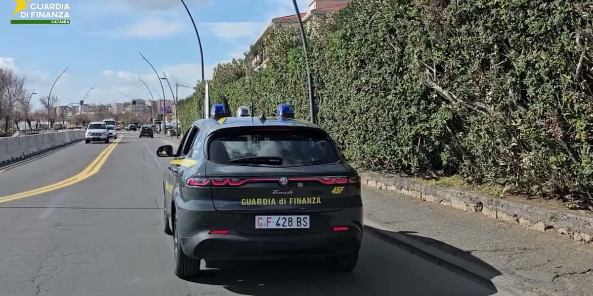 Misterbianco, arrestato «un corriere della droga»: trovati due chili di stupefacente. Il video