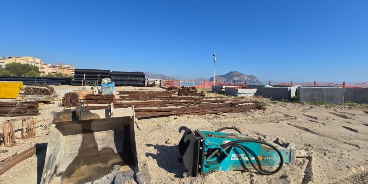 Costa Sud, sopralluogo al maxi cantiere di via Messina Marine: «Meno allagamenti e mare più pulito»