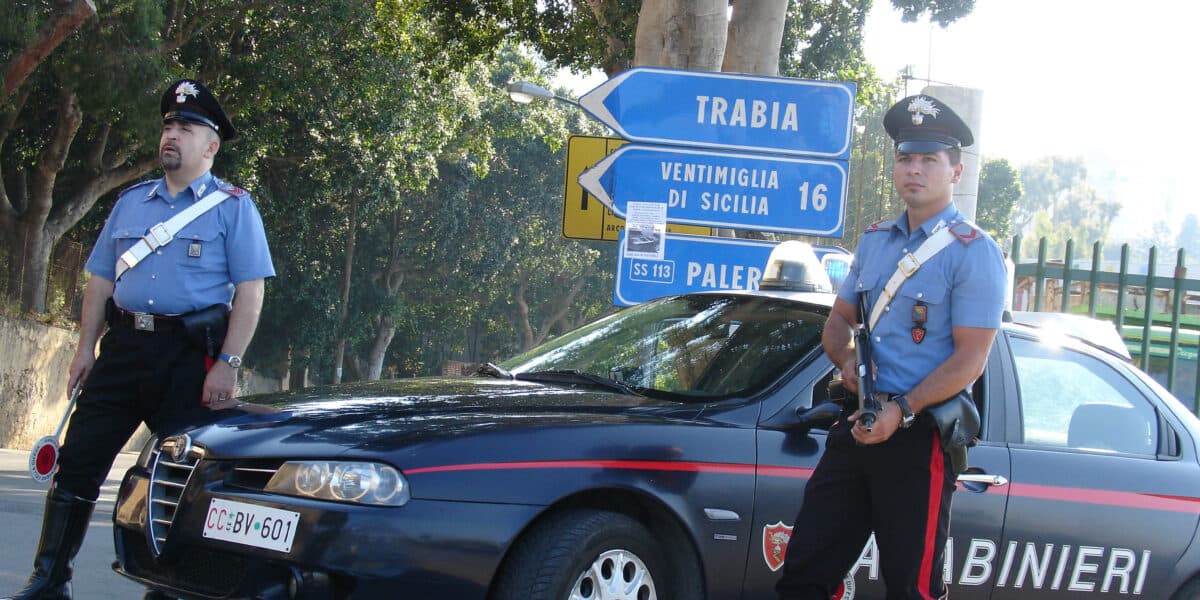 Insegue, minaccia e picchia la ex compagna: un arresto a Trabia. L'uomo aveva il divieto di avvicinamento