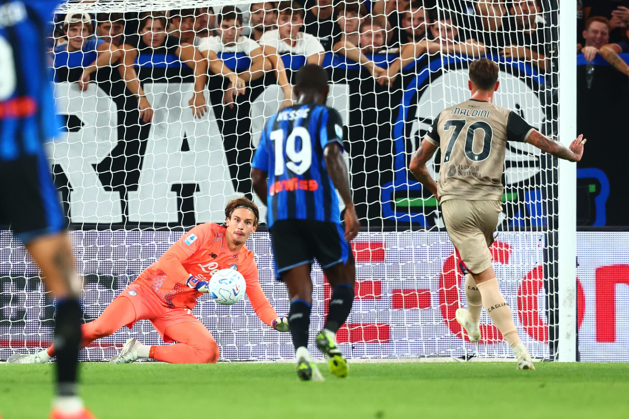 Cagliari corsaro a Bergamo: è crisi per l'Atalanta di Sarri