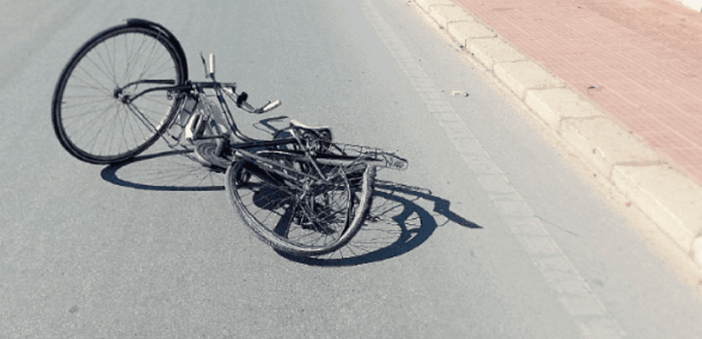 Ivrea. Litiga con i ciclisti e li investe due volte. Arrestato automobilista di 73 anni