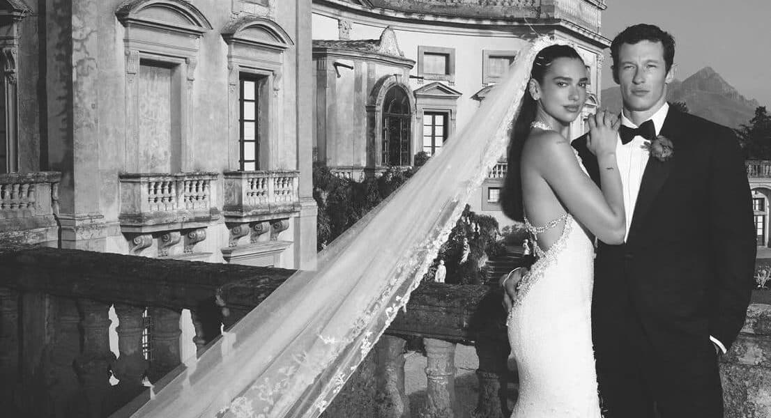 Le foto Dua Lipa e Callum Turner a Villa Valguarnera a Bagheria