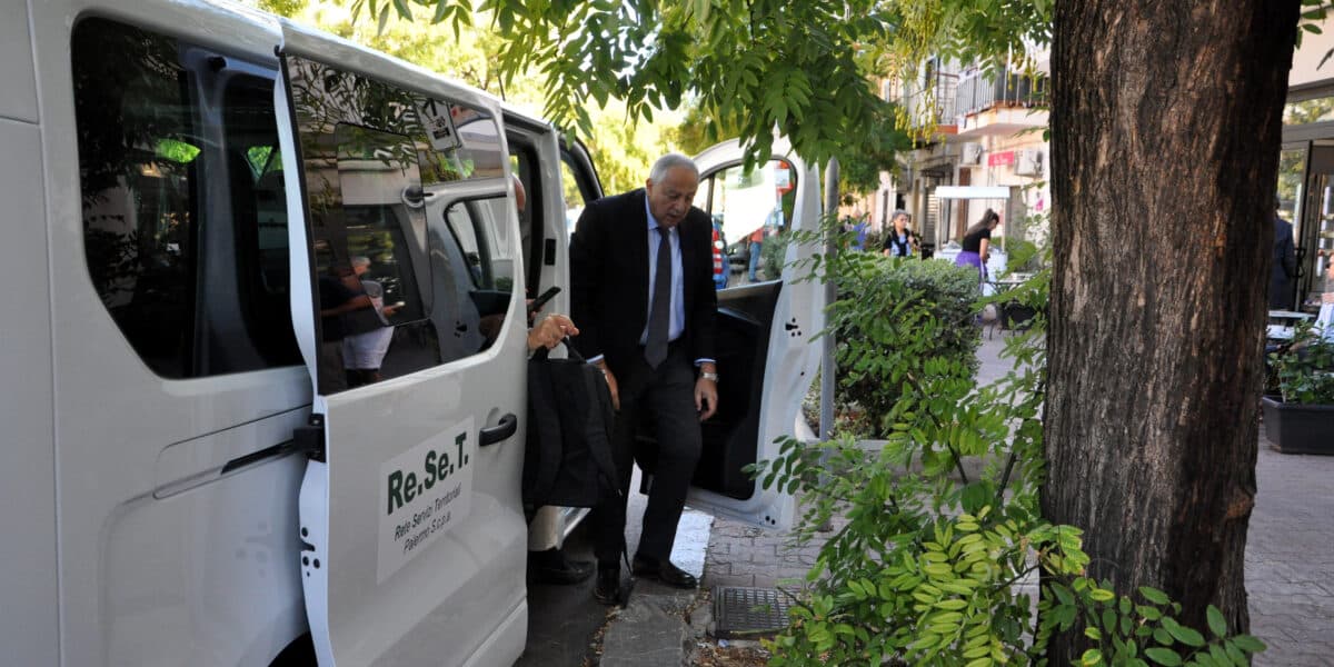 L'indagine sulla Reset di Palermo, i lavoratori che sparivano fra spesa, bar e maneggio