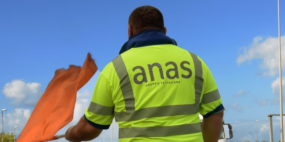 Muore a 55 anni nello scontro tra la sua auto e un camion sulla Palermo-Agrigento