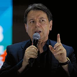 La polemica su Scarpinato, Conte: cari FdI gli abusi sono i vostri sul caso Delmastro