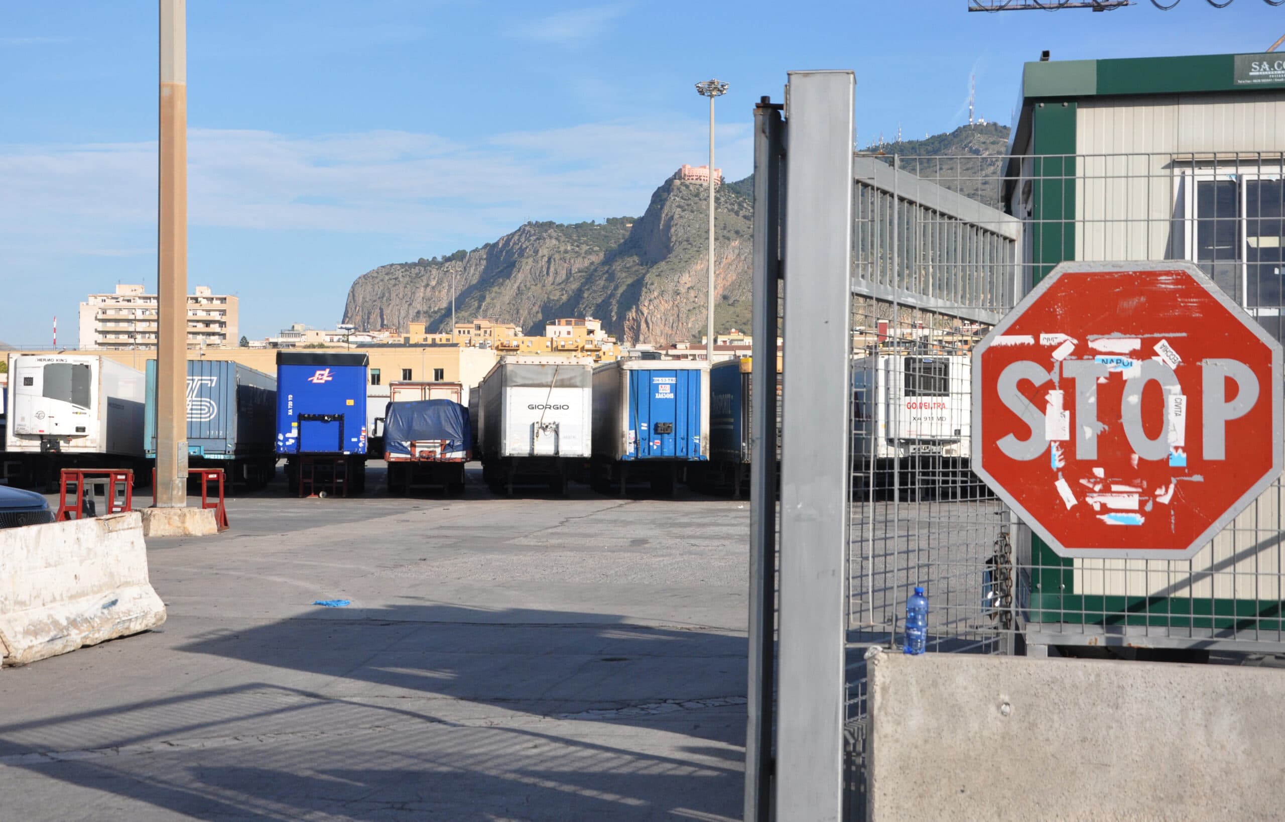 Caro gasolio, i padroncini allentano il blocco per salvare i prodotti agricoli