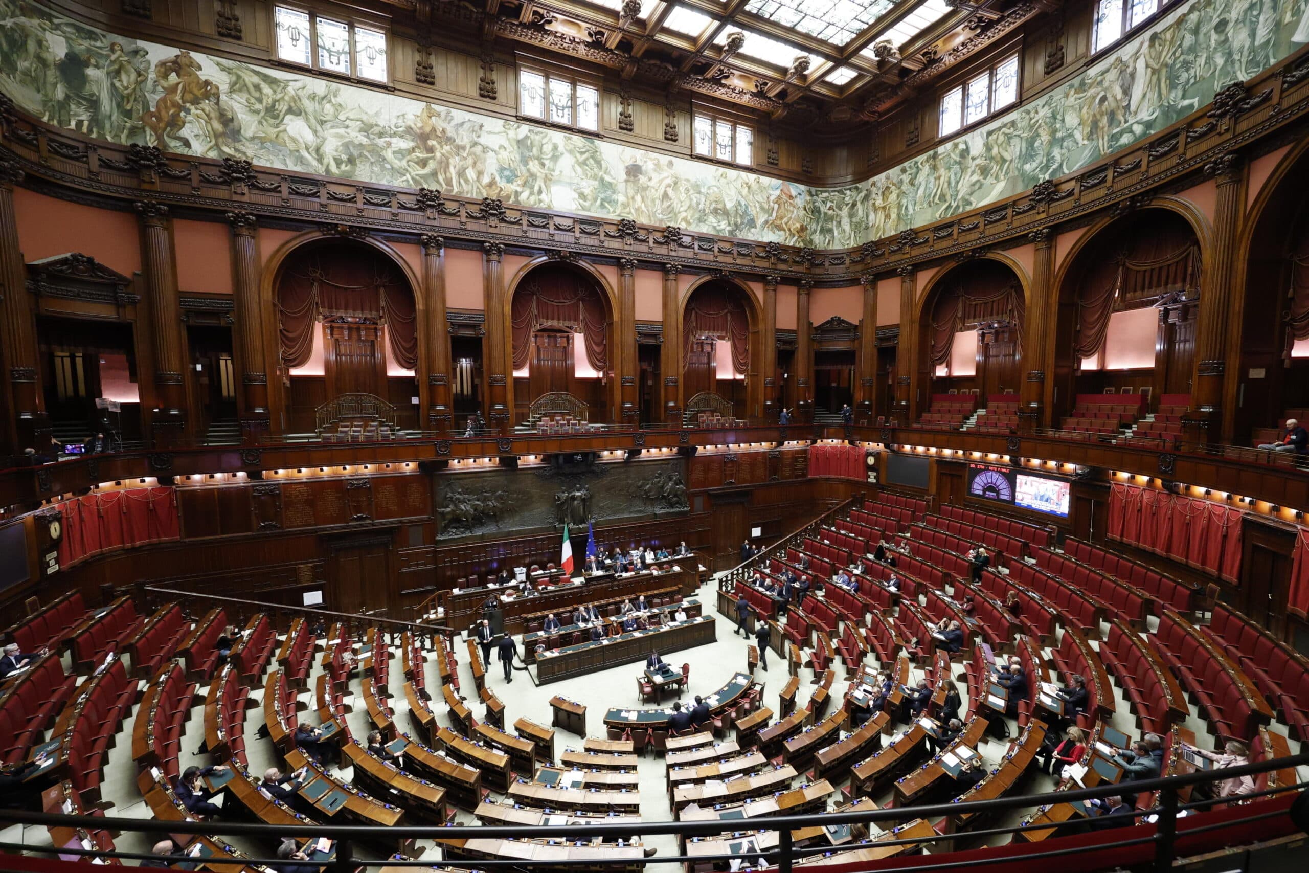 Via libera della commissione alla riforma della legge elettorale, venerdì in Aula. Dal premio alle soglie, cosa prevede