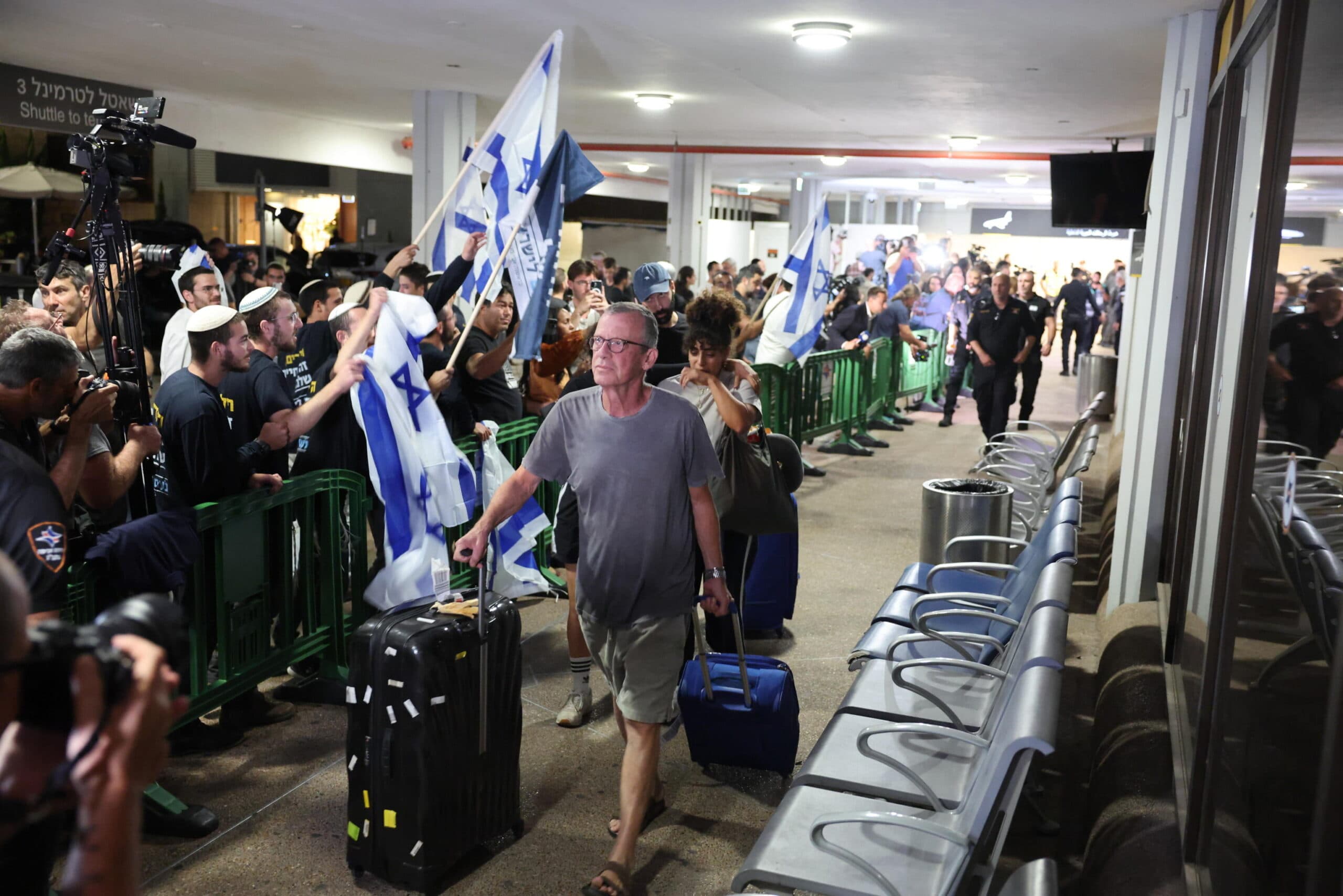 Dubai-Tel Aviv, oltre un'ora di terrore: stavamo precipitando, pensavo fosse finita