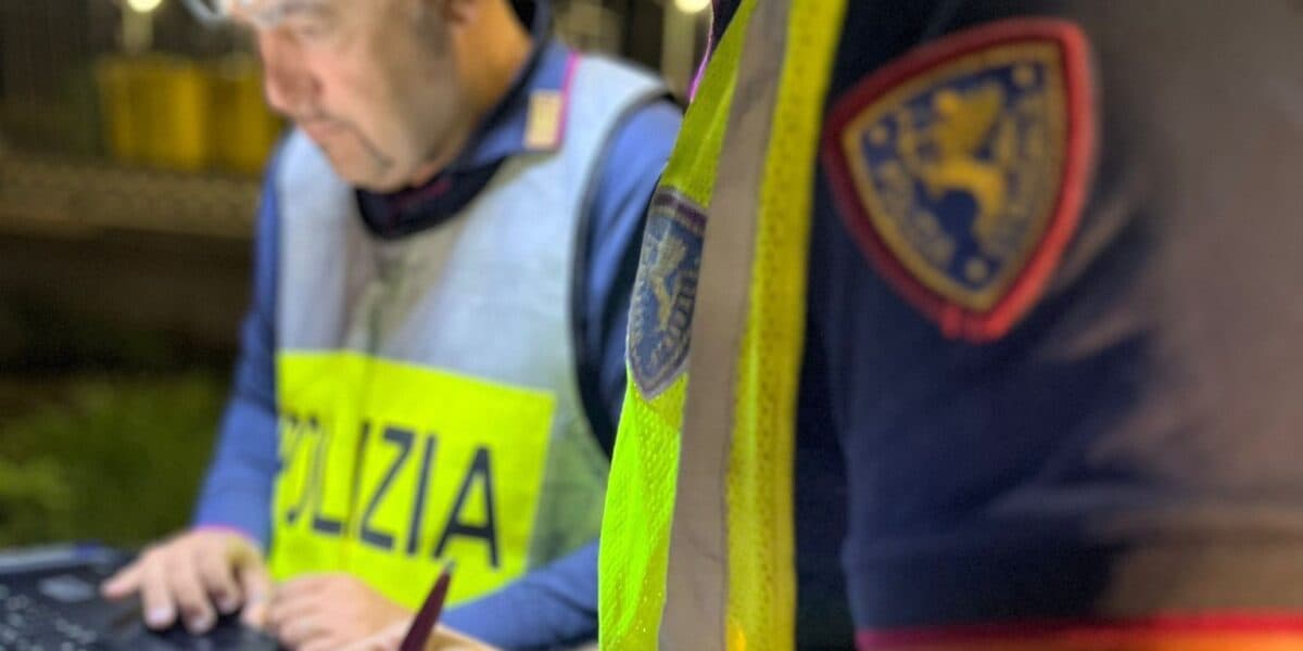 Sorpassi azzardati e invasione della corsia di marcia opposta, tolta la patente a un autista di bus