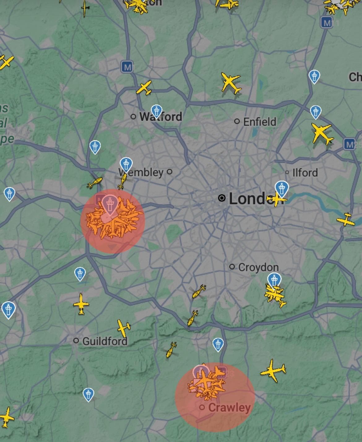 Traffico aereo in tilt in Gran Bretagna, fermi anche Heathrow e Gatwick