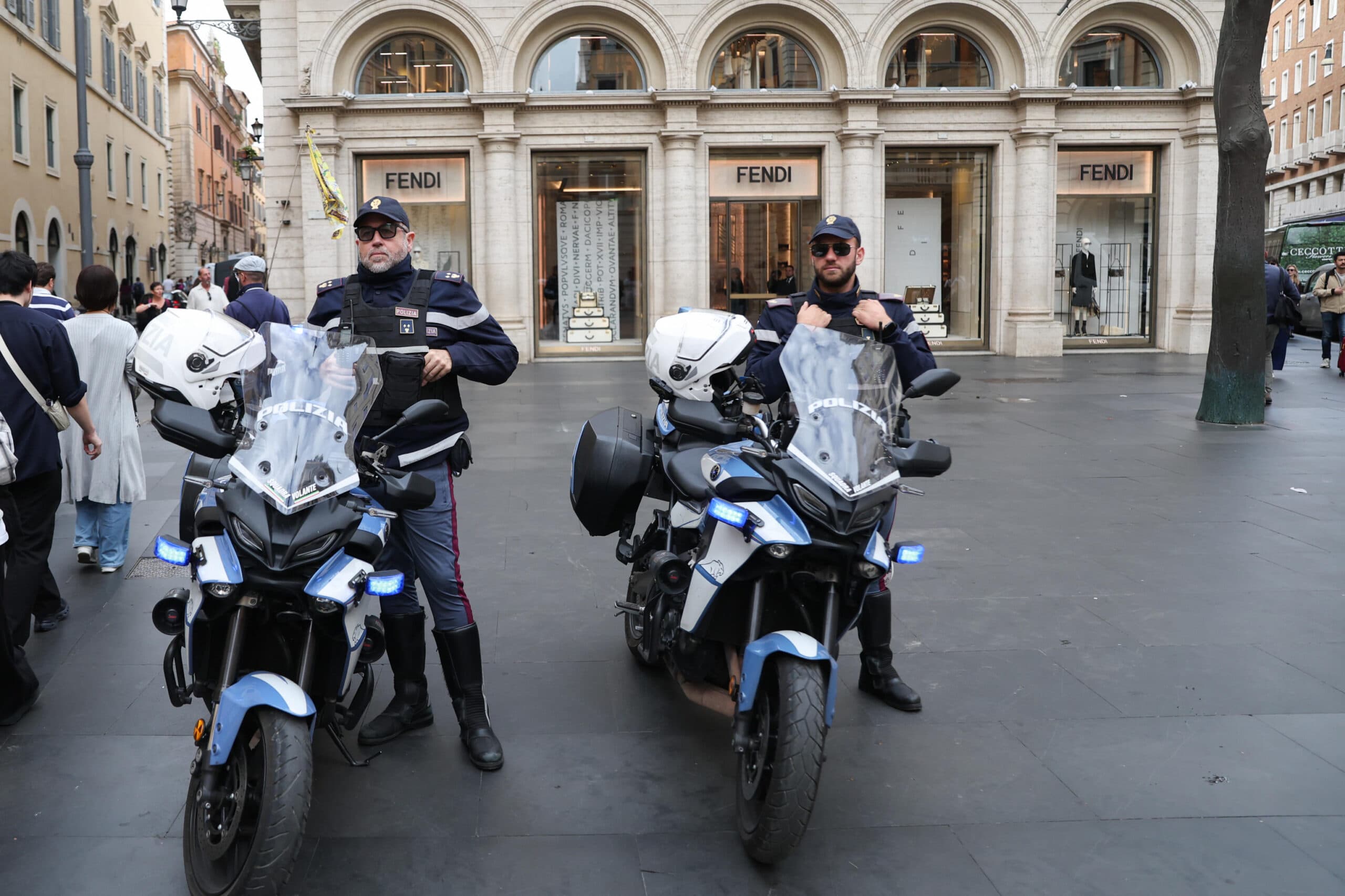 Cortei a Roma: 200 giovani indentificati, 60 portati in Questura