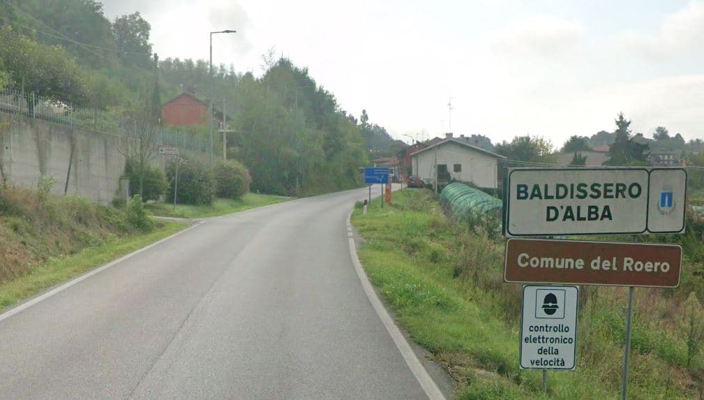 Sorprende i ladri nel cortile di casa, spara e ne uccide uno