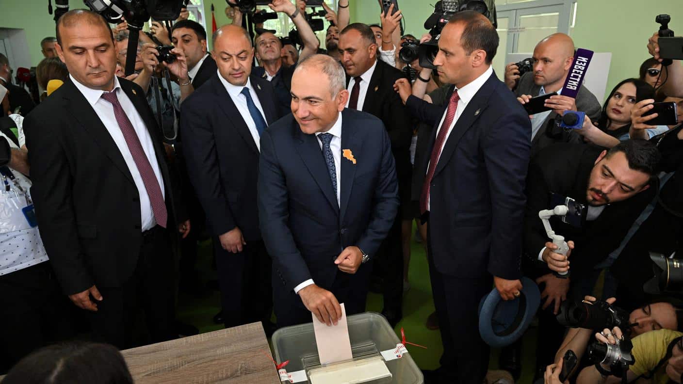 Armenia al voto, exit poll favorevoli a Pashinyan: il partito del premier in testa
