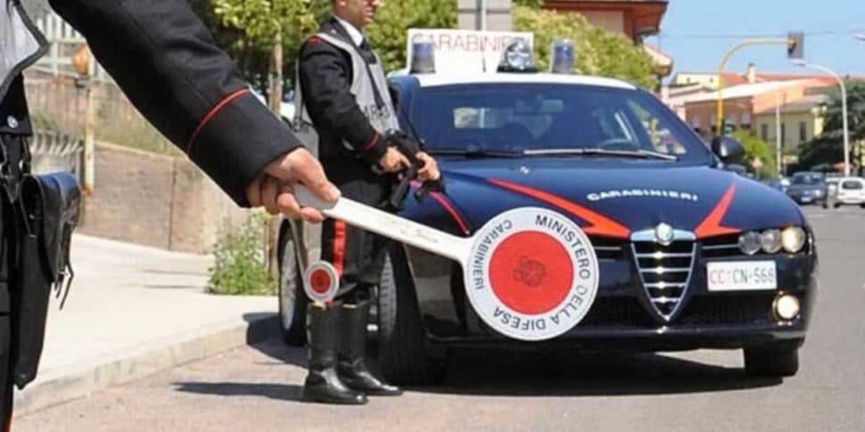 Favara, lanciate molotov contro due auto parcheggiate: indagano i carabinieri