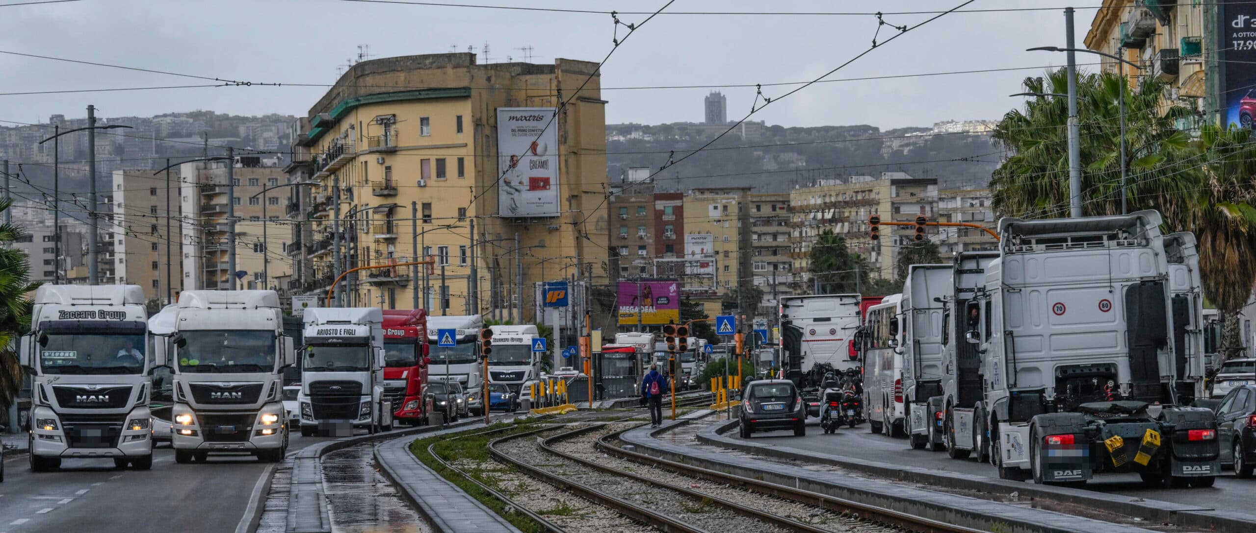 A Napoli gli autotrasportatori non mollano: misure già esistenti spacciate per nuove