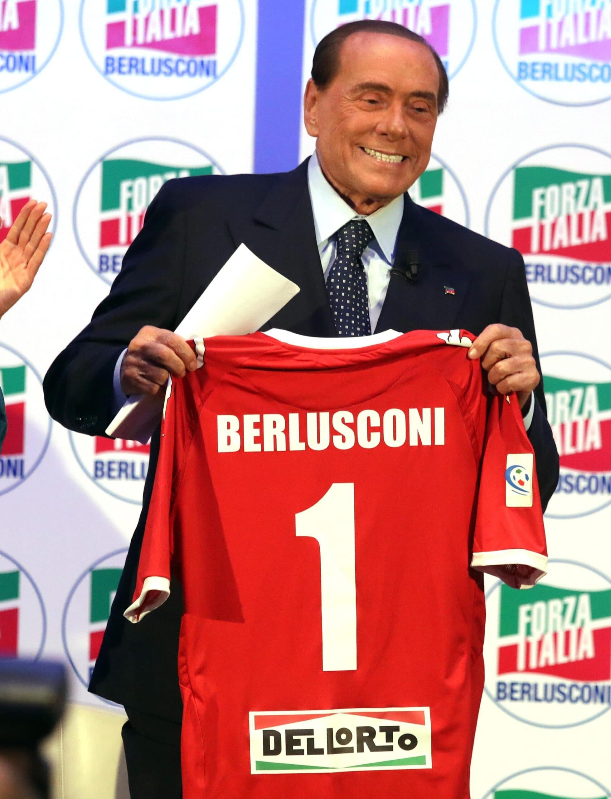 I 90 anni di Berlusconi: il ricordo di amici e alleati e la riunione di famiglia a Villa Certosa