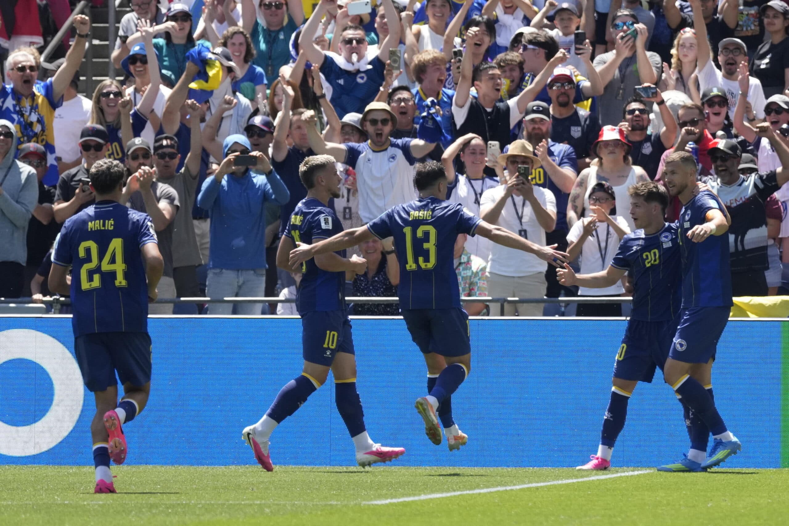La Bosnia fa fuori il Qatar 3-1 e spera nel ripescaggio