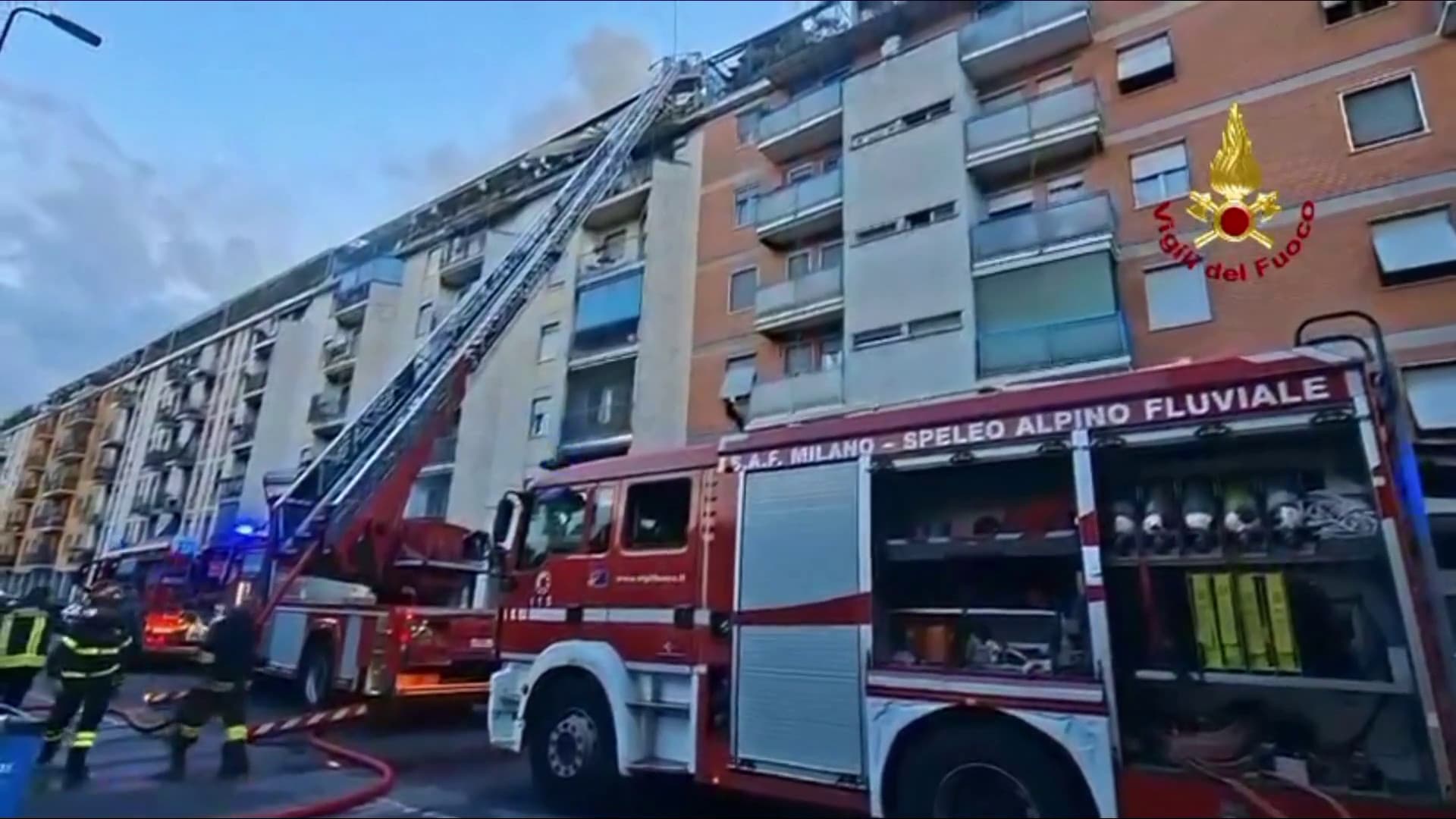 Incendio in appartamento a Milano, una vittima