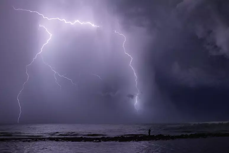 Liguria, caduti 25 mila fulmini in poche ore