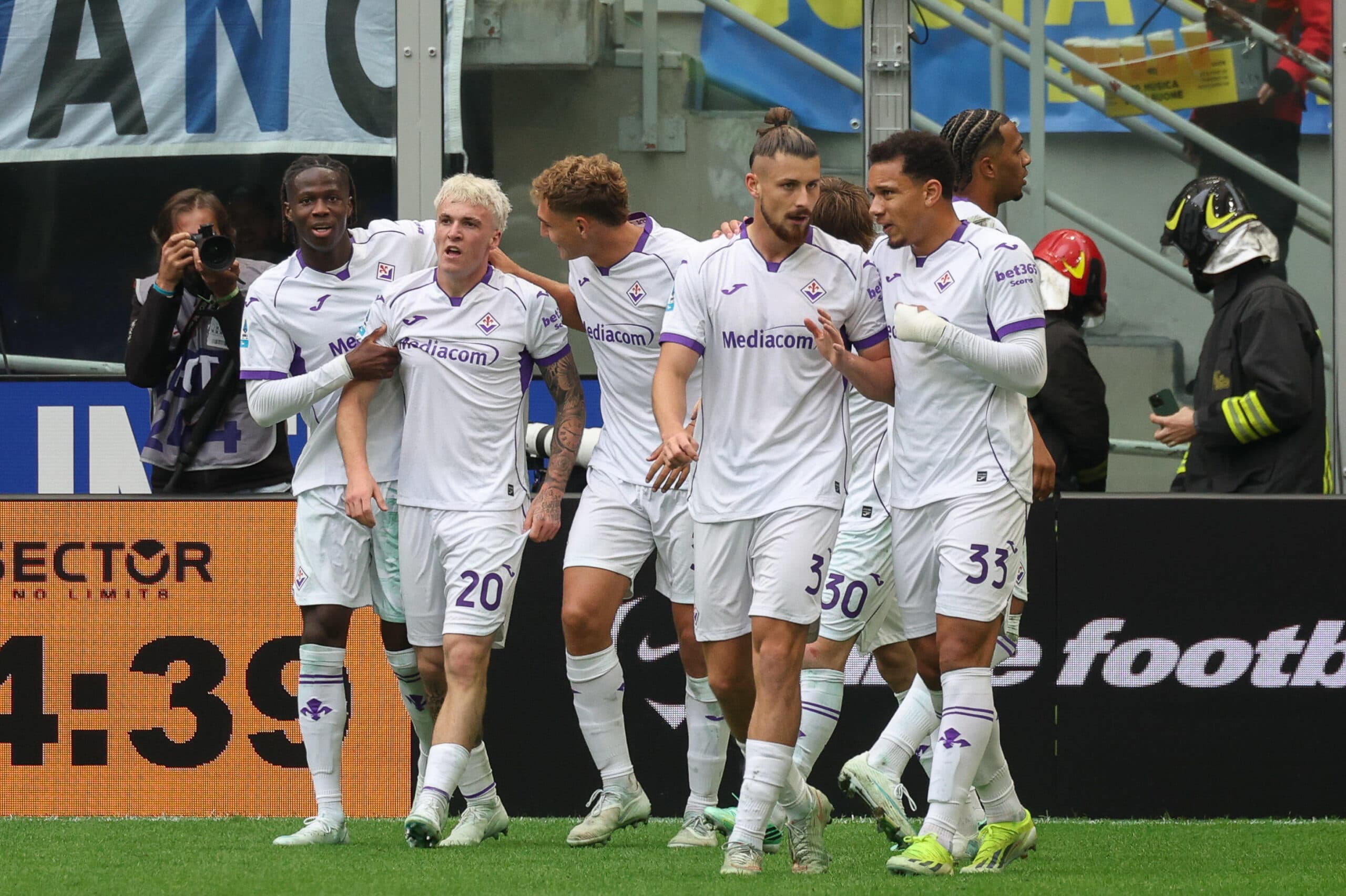 Pazza Inter, rimonta sulla Fiorentina: ribaltano Thuram e Zielinski nel recupero