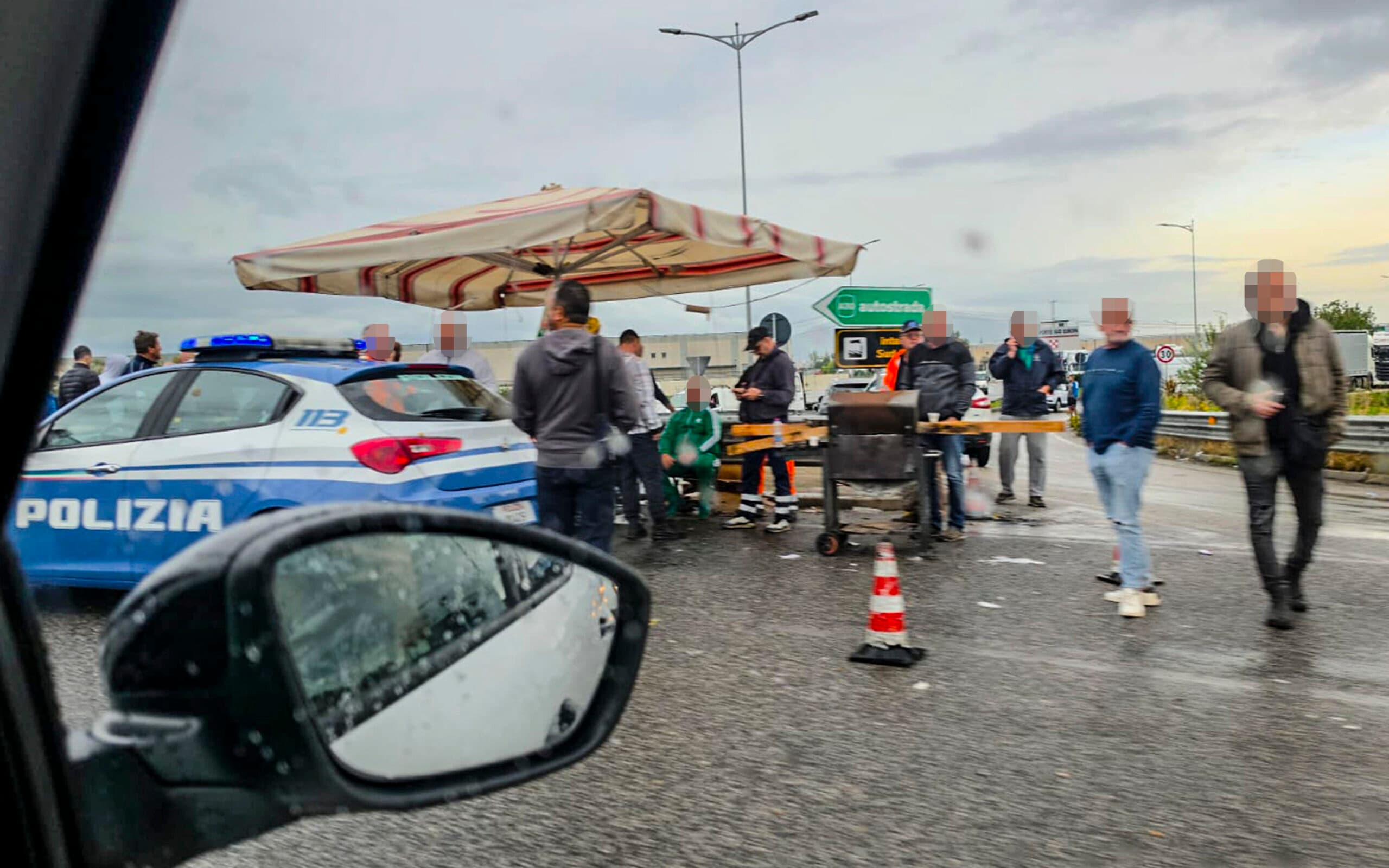 Le forze dell'ordine scortano 500 Tir, Palazzo Chigi: servizio garantito a chiunque ne faccia richiesta