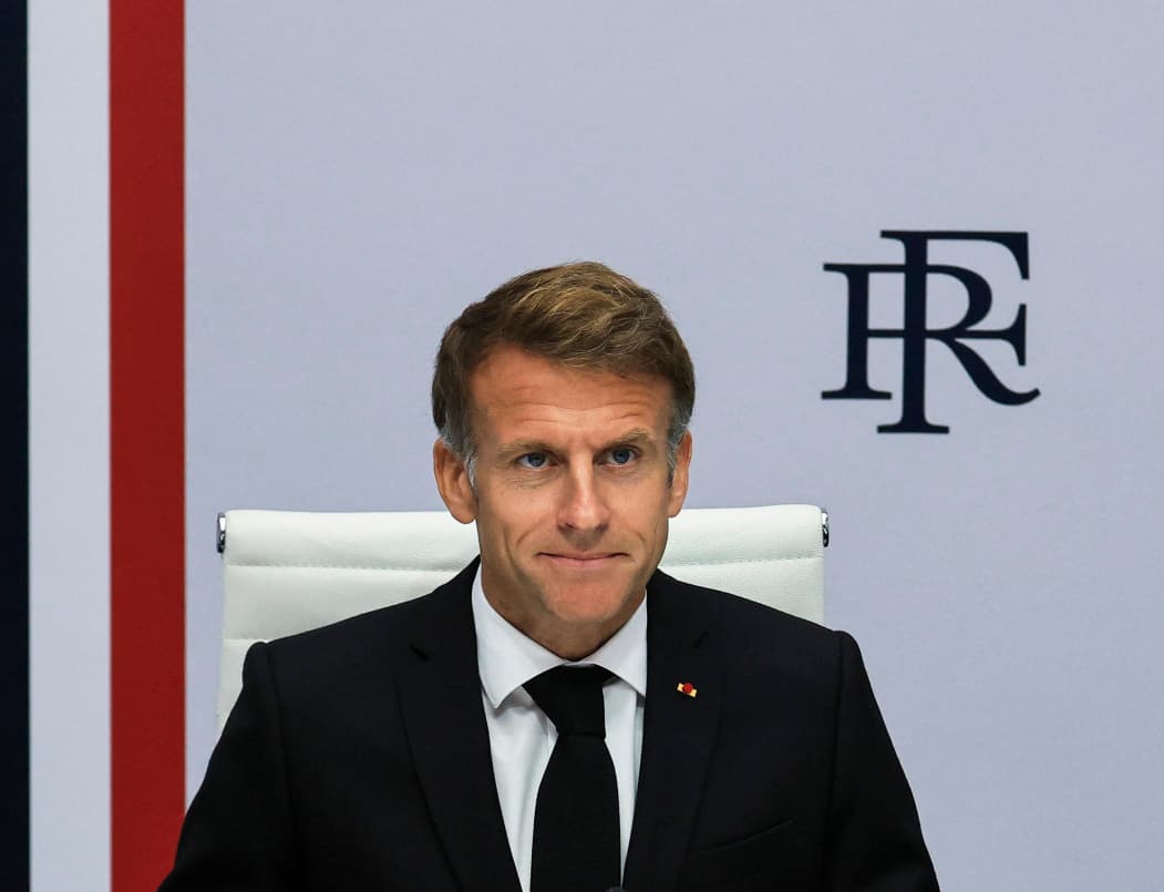 Francia, Macron dopo le violenze: «Rabbia e vergogna, chi ha distrutto deve pagare»