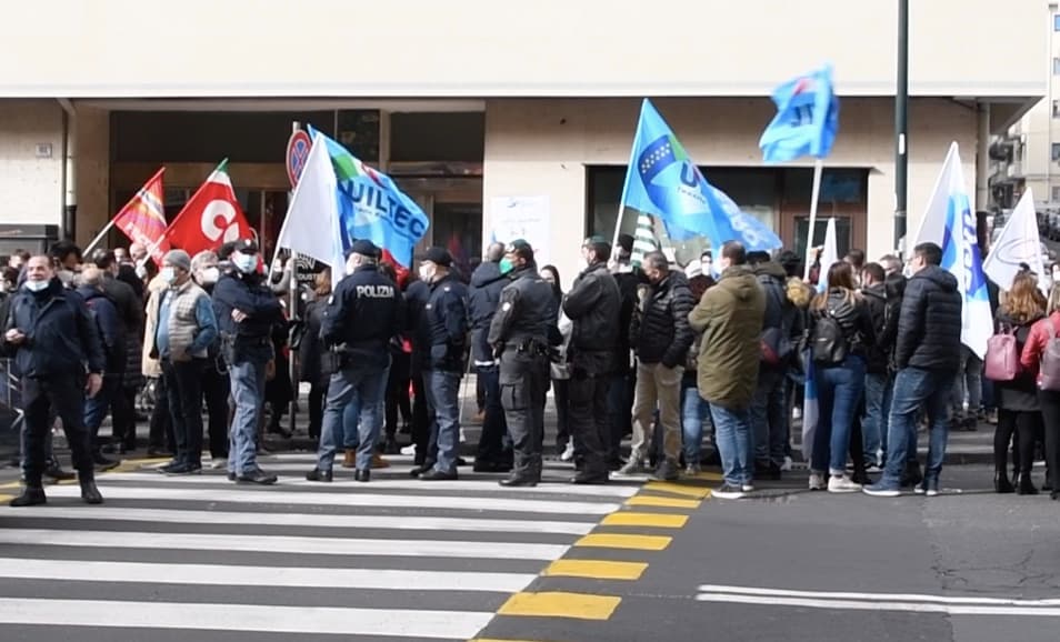 Catania, il ministro Urso ai vertici Pfizer: ritirate gli esuberi