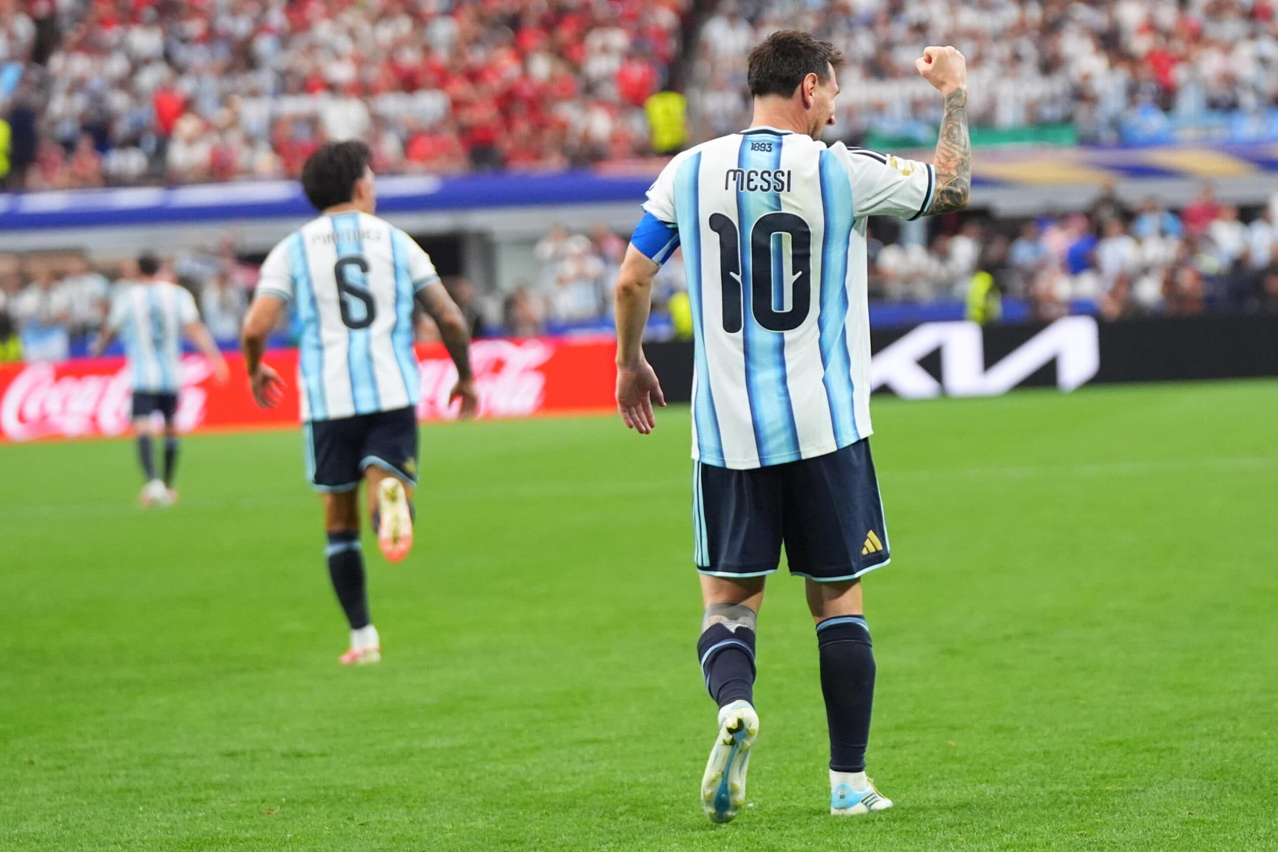 Dal gol del secolo e la mano de Dios all'Azteca alla doppietta di Dallas: un filo rosso lega Maradona e Messi