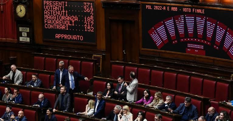 Legge elettorale, avviati i ricorsi contro il Melonellum: sei punti contestati, la questione arriva alla Consulta