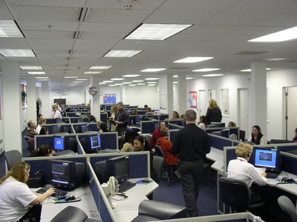 L'allarme dei sindacati: in Sicilia è dramma call center, oltre 7 mila posti a rischio