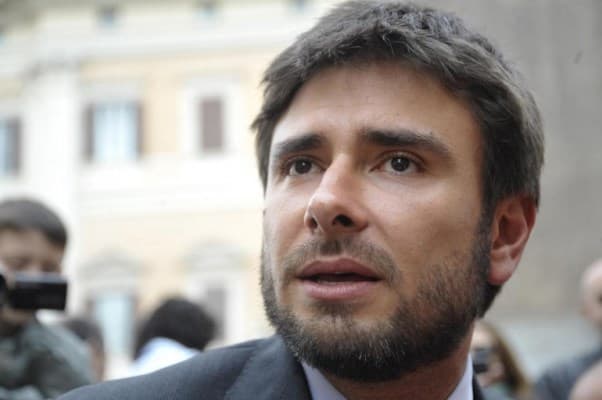 Cuba, rinviato il rientro di Alessandro Di Battista