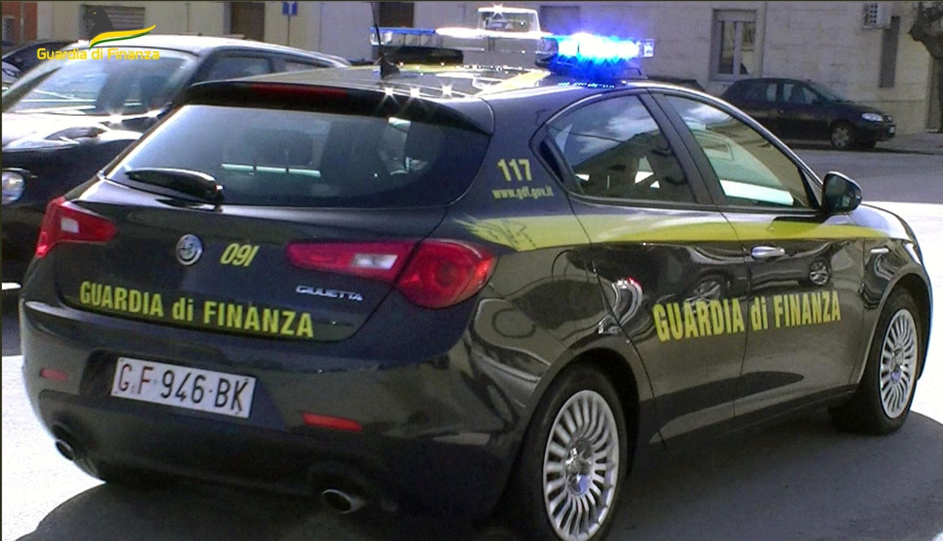 Droga, lavoro nero e contraffazione: controlli della guardia di finanza a Roma