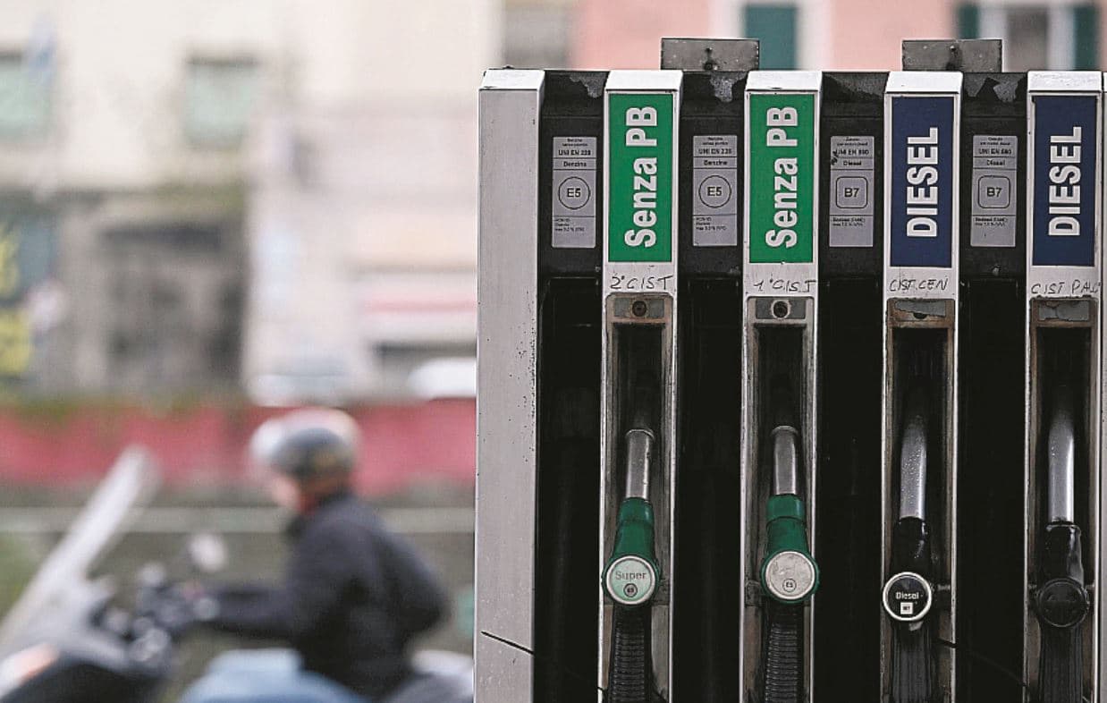 Gli autotrasportatori siciliani annunciano il blocco: pazienza finita sul caro carburante